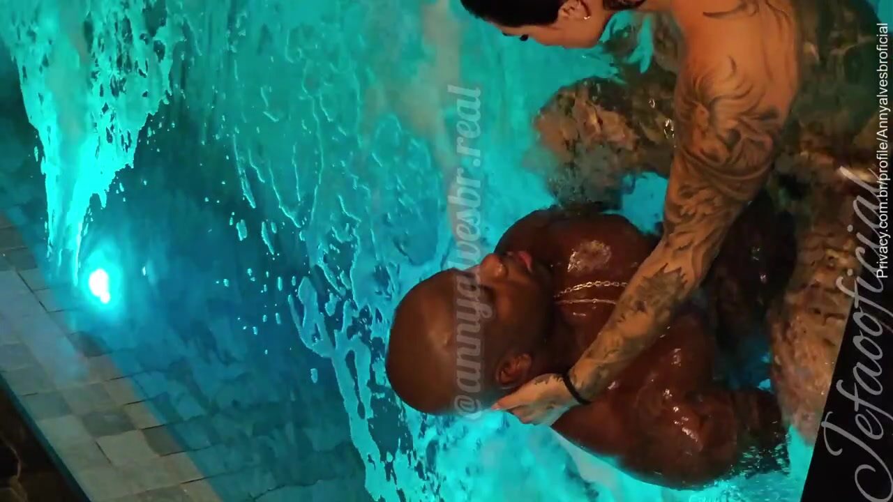 Anny Alves Fazendo Sexo na Piscina com Jefão – As Panteras