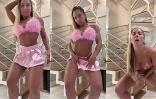 Priverse Mulher Melão Pelada Exibindo a Xota