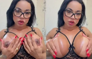Bruna Nandiely Balançando os Peitões Enormes de Tesão – Xvideos Grátis