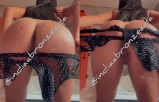 Índia Bronzeada Balançando Tudo de Frente pro Play – Porno Olynfans