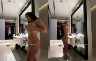 Monique Bertolini se Arruma Pelada na Frente do Espelho – Privacy Grátis
