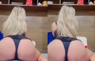 Com Bastante Tesão, Larissa Ferrari se Esfrega Sem Parar na Cama – Telegram Vazado