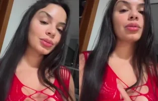 Os Próprios Peitos São Apertados pela Safada Kellyta Tharsys – Xvideos Onlyfans