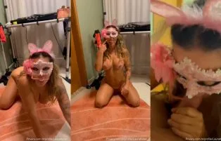 Laura Keller Nua com Rabo de Gato no Cuzinho