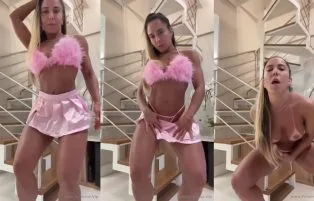 Priverse Mulher Melão Pelada Exibindo a Xota